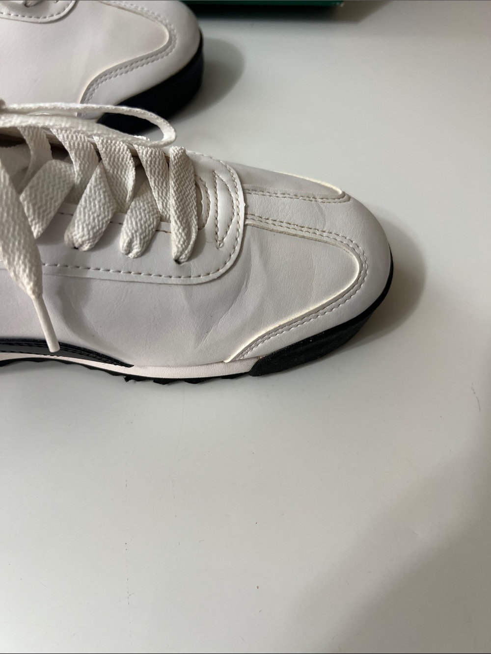 Puma Roma 24 Men’s Sneakers in White and Black with Gold Logo - Picture 10 of 13